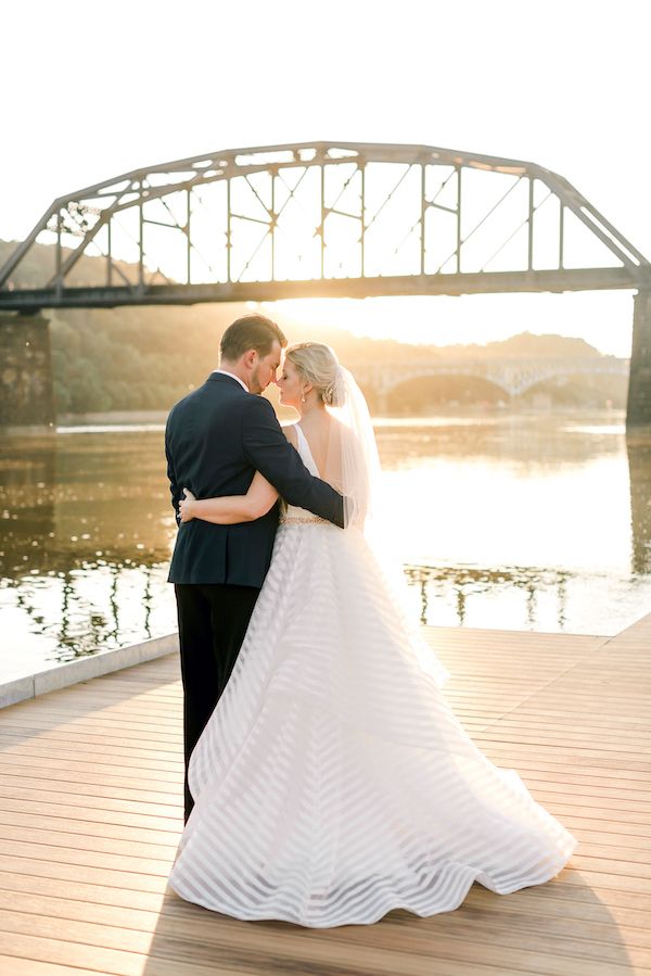  A Romantic Riverfront Wedding In Pittsburgh